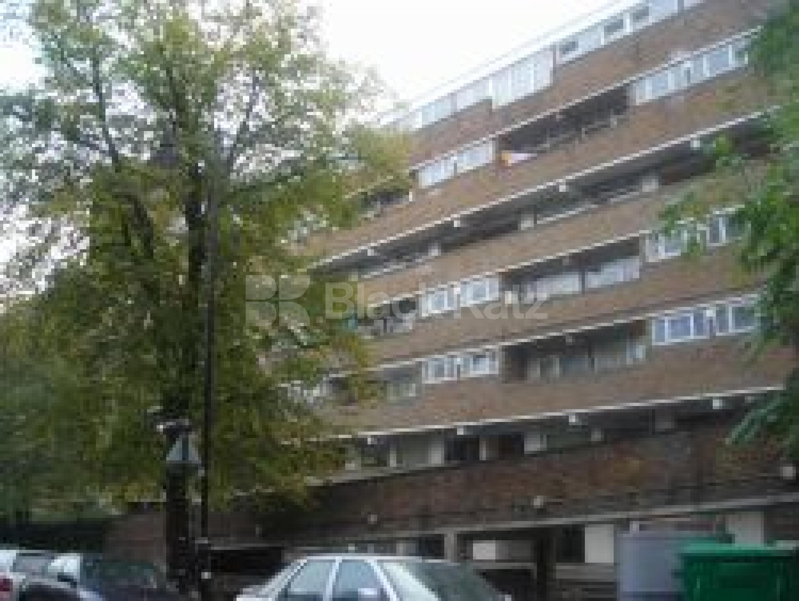 			3 Bedroom, 1 bath, 1 reception Flat			 New Orleans Walk, CROUCH HILL/ARCHWAY N19 N19